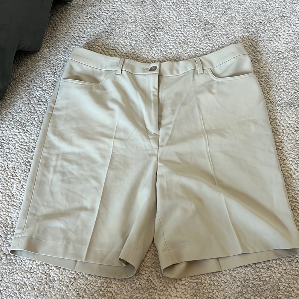 Monterey Club Ladies Relaxing Zip Front Golf Shorts; never been worn